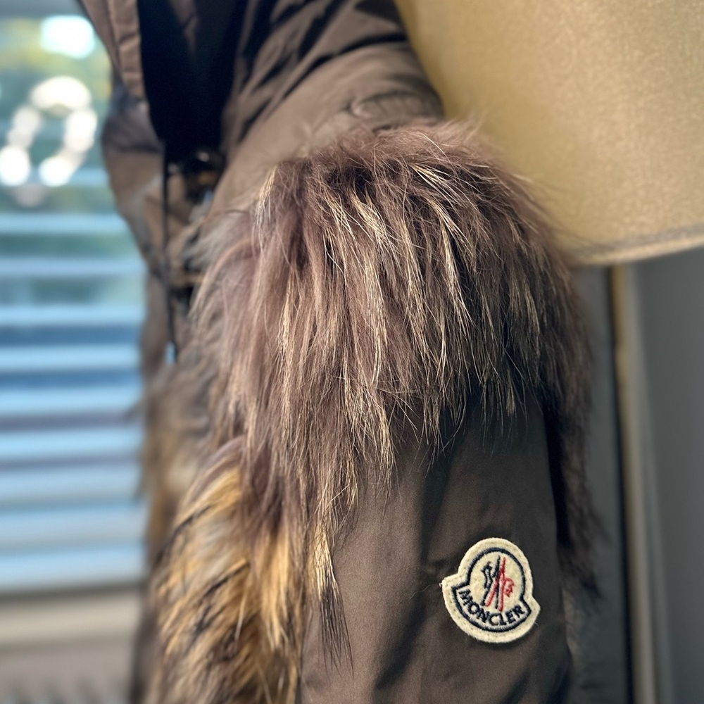 Moncler Oversized Puffer Jacket with Multicolor Fox Fur – Limited Edition 🤍 - Picture 4 of 8